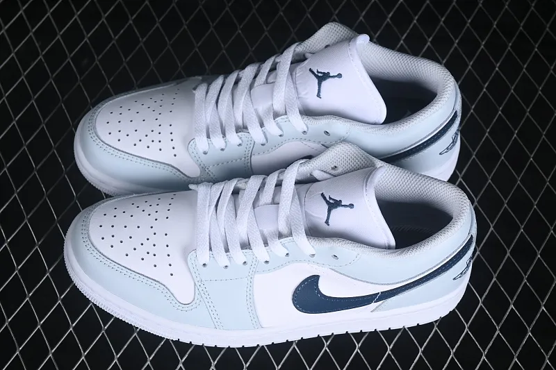 All categories Air Jordan Jordan series basketball shoes Air Jordan 1 Low G version pure original Air Jordan 1 Low AJ1 Joe 1 white gray blue hook low-top retro culture basketball shoes 553558-400